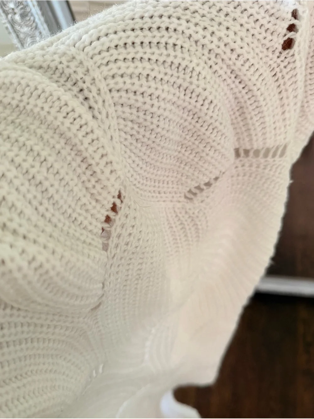 Relaxed White Open-Knit Scallop Hem Sweater - Crew Neck Batwing Sleeves
